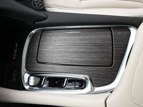 Used 2023 Buick Enclave Avenir w/ Avenir Technology Package AWD/4WD image 18