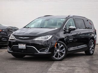 Used 2017 Chrysler Pacifica Limited FWD video 1
