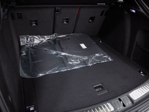 Certified 2025 Porsche Macan image 32