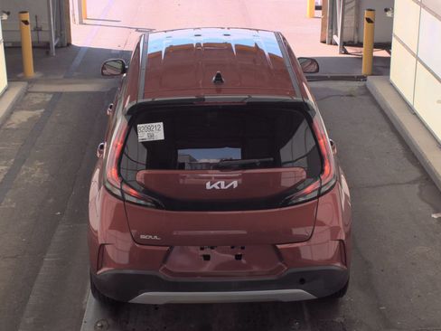 Used 2023 Kia Soul LX w/ LX Technology Package FWD image 8