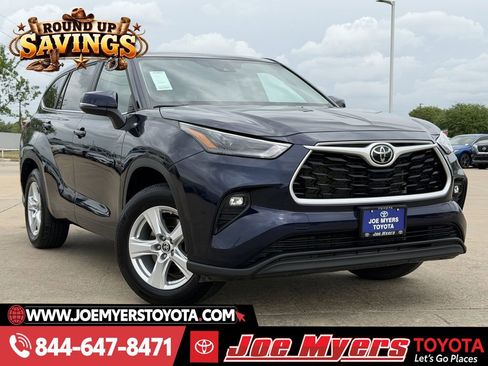 Used 2025 Toyota Highlander LE image 1
