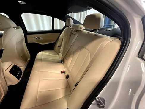 Used 2019 BMW 330i xDrive Sedan w/ Premium Package image 15