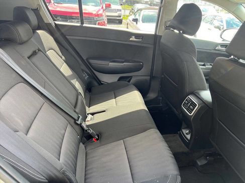 Used 2022 Kia Sportage LX image 9