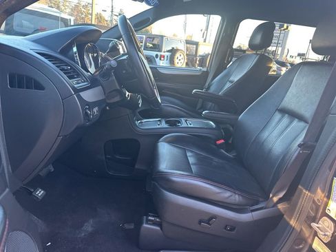 Used 2017 Dodge Grand Caravan GT image 12