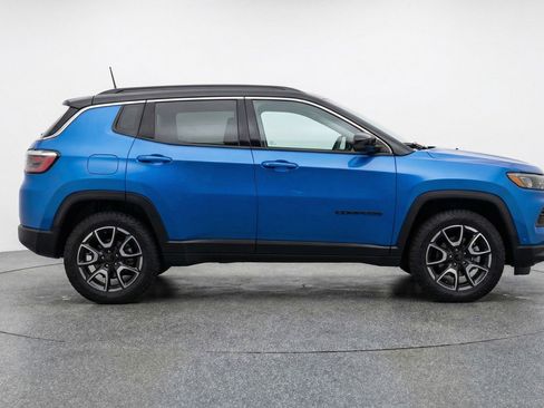 Used 2025 Jeep Compass Trailhawk AWD/4WD image 11