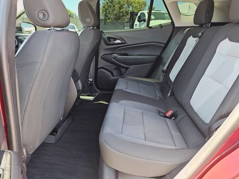 Used 2025 Chevrolet Trax LS w/ LS Convenience Package FWD image 23