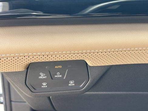 Used 2024 Volkswagen Atlas Cross Sport SE image 15