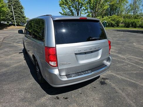 Used 2019 Dodge Grand Caravan GT FWD image 3