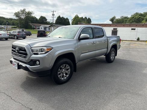 Used 2017 Toyota Tacoma SR5 image 8
