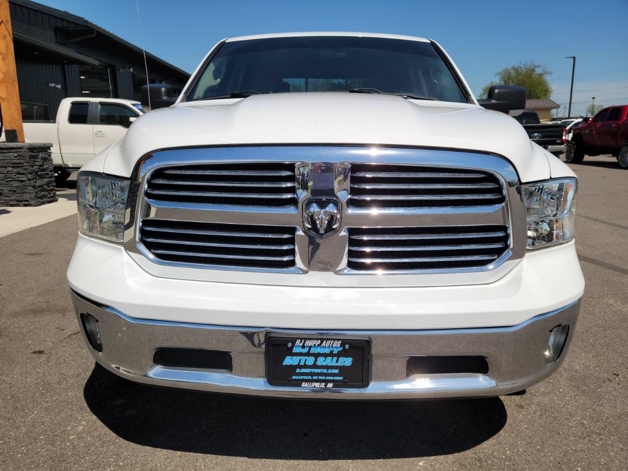 Used 2019 RAM 1500 Classic SLT w/ SLT Plus D←cor Group AWD/4WD image 2