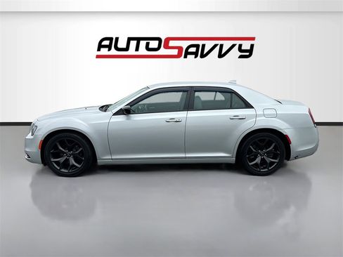 Used 2021 Chrysler 300 Touring w/ Sport Appearance Package image 4