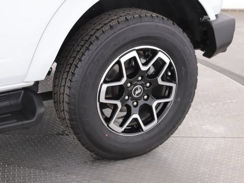 Used 2025 Ford Bronco Outer Banks AWD/4WD image 14