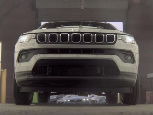 Used 2024 Jeep Compass Latitude AWD/4WD image 3