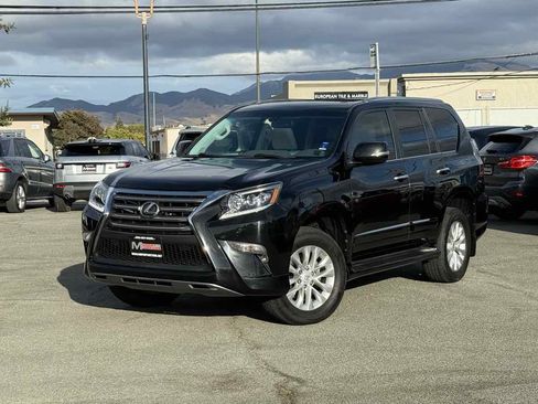 Used 2017 Lexus GX 460 image 3