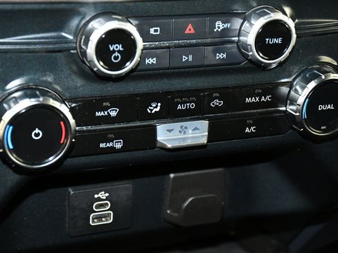 Used 2025 Ford F150 XLT w/ Equipment Group 301A Standard image 32