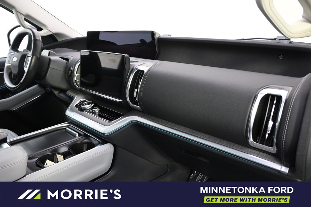 Used 2025 Ford Expedition Max Platinum w/ Platinum Ultimate Package AWD/4WD image 15