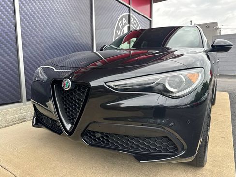 Used 2023 Alfa Romeo Stelvio Veloce AWD/4WD image 18