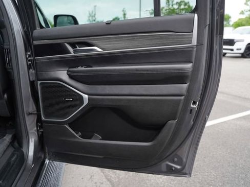 Used 2023 Jeep Wagoneer L Series II w/ Convenience Group I AWD/4WD image 24