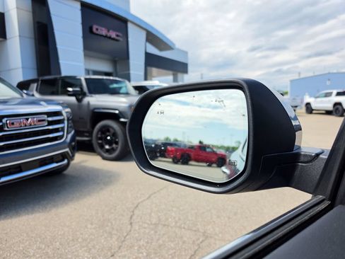 New 2026 GMC Acadia Denali Ultimate w/ LPO, Floor Liner Package AWD/4WD image 32