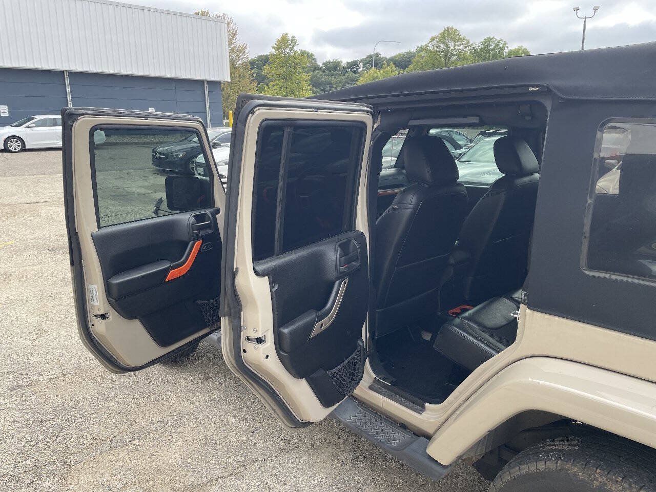 Used 2016 Jeep Wrangler Unlimited Sahara AWD/4WD image 22