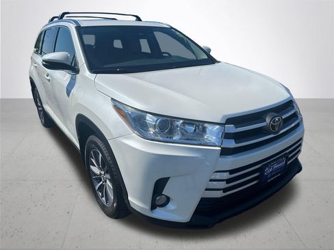 Used 2019 Toyota Highlander XLE AWD/4WD image 5