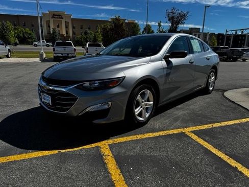 Used 2023 Chevrolet Malibu LS FWD image 2