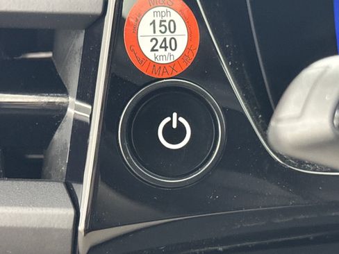 Certified 2025 Porsche Macan Electric image 25