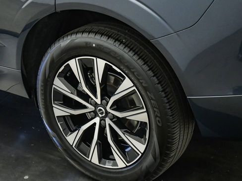 Certified 2025 Volvo XC60 B5 Core AWD/4WD image 11