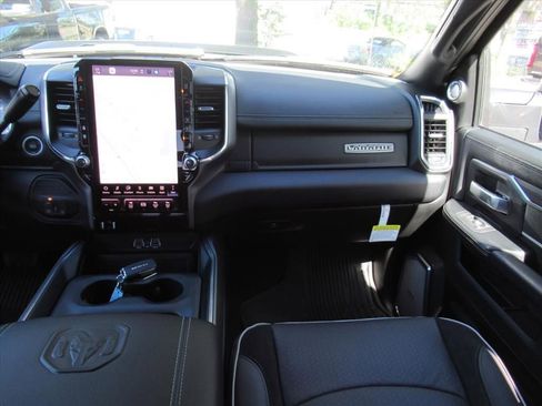 New 2026 RAM 2500 Laramie AWD/4WD image 15