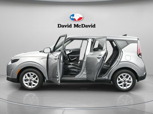 Used 2023 Kia Soul LX w/ LX Technology Package image 9