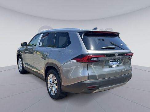 New 2026 Toyota Grand Highlander AWD image 2