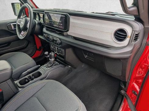 Used 2025 Jeep Wrangler Unlimited Sahara w/ Safety Group AWD/4WD image 21