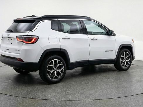 Used 2025 Jeep Compass Limited image 9
