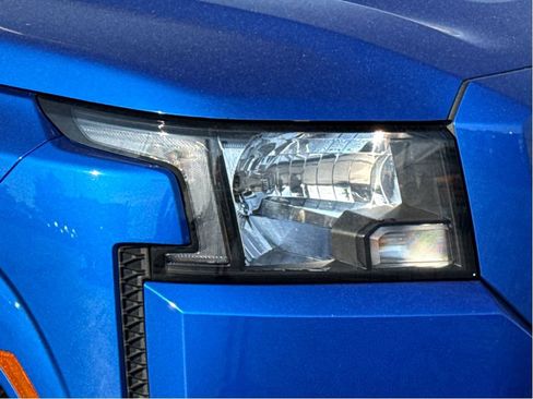 Used 2024 Nissan Frontier SV image 5