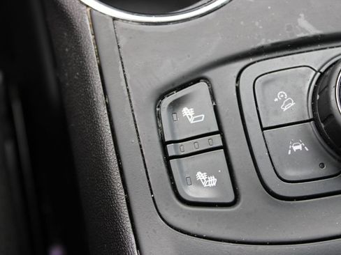 Used 2024 GMC Terrain SLT image 28