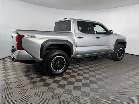 Used 2025 Toyota Tacoma TRD Off-Road AWD/4WD image 8