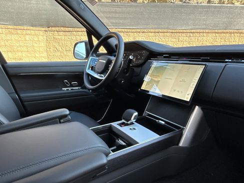 New 2026 Land Rover Range Rover Long Wheelbase SE image 8