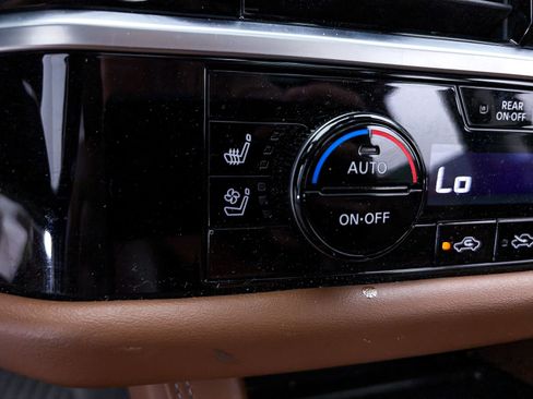 Used 2022 Nissan Pathfinder Platinum AWD/4WD image 25