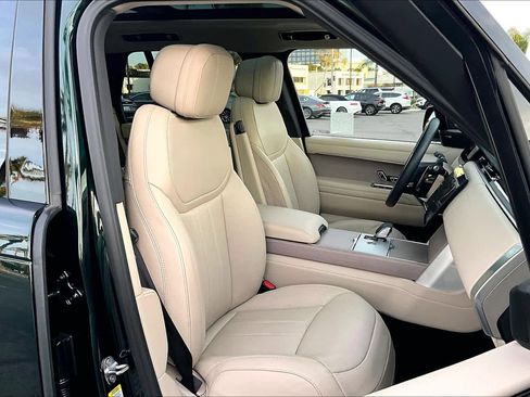 Used 2024 Land Rover Range Rover SE image 8