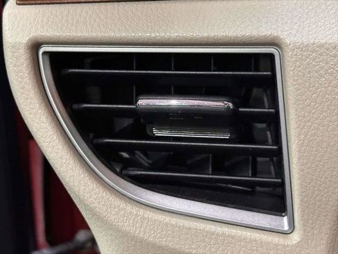 Used 2015 Toyota Corolla LE FWD image 31