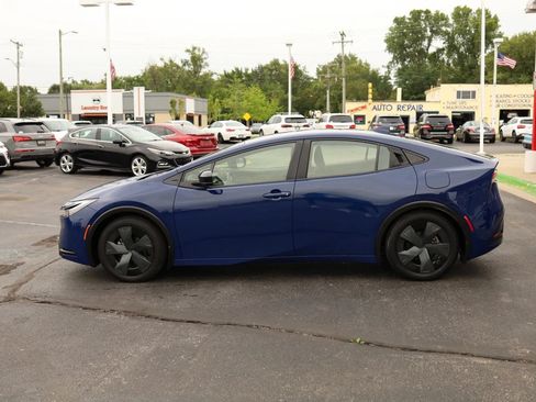 Used 2024 Toyota Prius LE FWD image 8