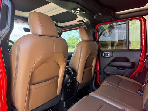 Used 2022 Jeep Wrangler Unlimited Sahara w/ LED Lighting Group AWD/4WD image 16