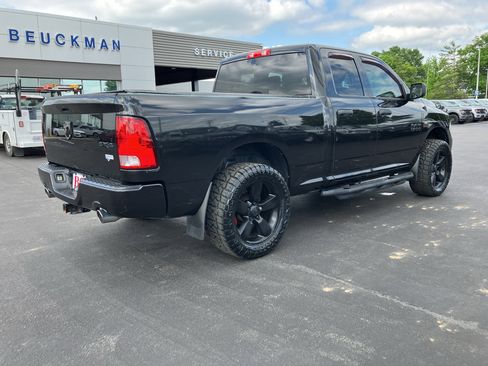 Used 2018 RAM 1500 Express w/ Black Ram 1500 Express Group AWD/4WD image 9