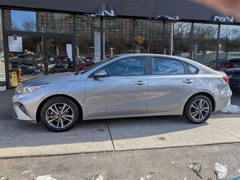 Certified 2022 Kia Forte LXS image 10