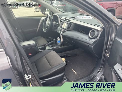 Used 2017 Toyota RAV4 LE FWD image 2