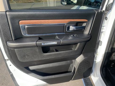 Used 2018 RAM 1500 Laramie image 39