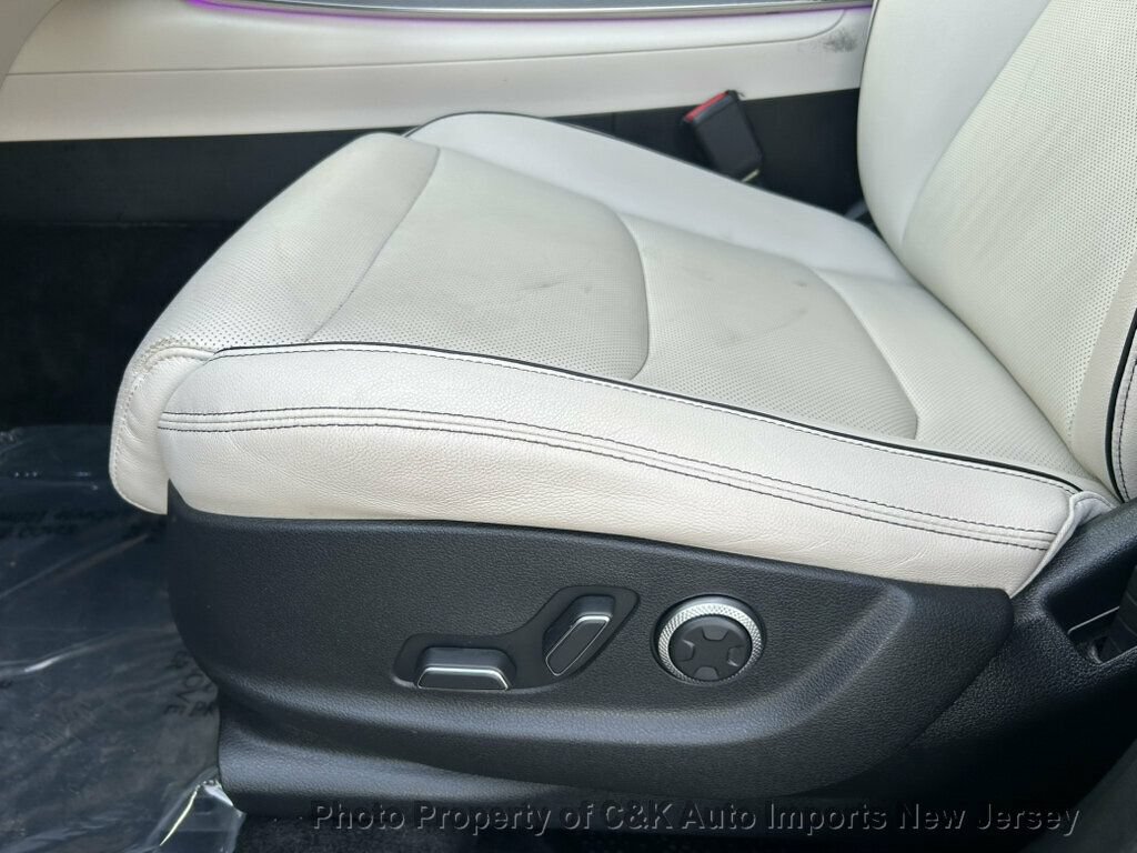 Used 2022 Genesis GV70 2.5T w/ Advanced Package AWD/4WD image 28