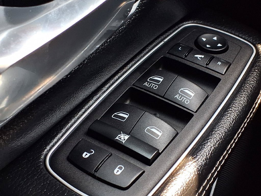 Used 2023 RAM 1500 Laramie AWD/4WD image 19