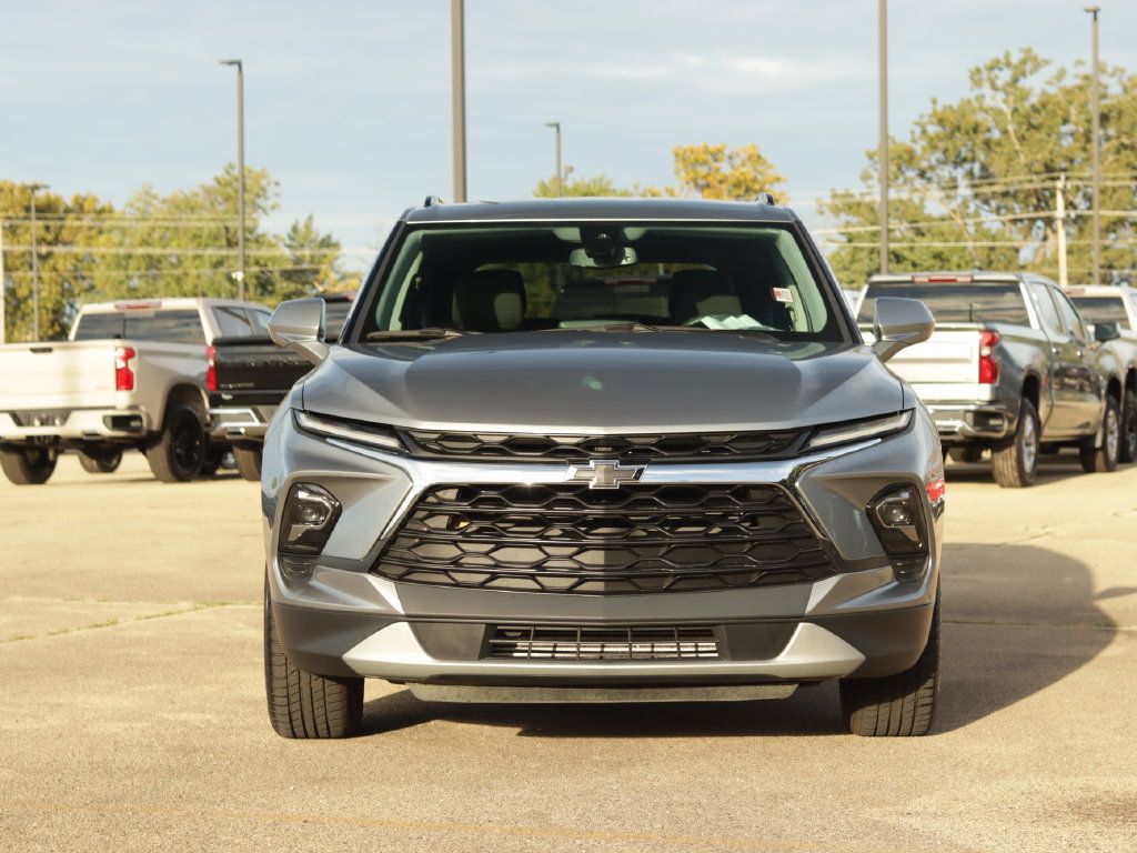 Used 2024 Chevrolet Blazer LT w/ Convenience Package FWD image 2