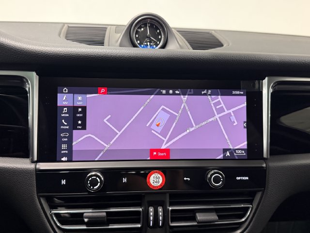 Certified 2024 Porsche Macan AWD/4WD image 20